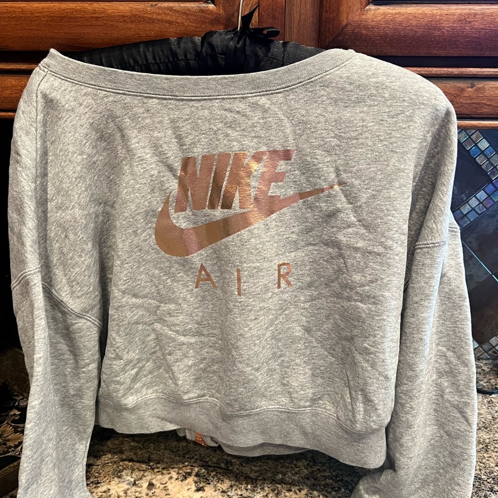 GRAY NIKE CREWNECK